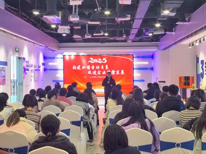 人民时评:投资于人,促高质量充分就业